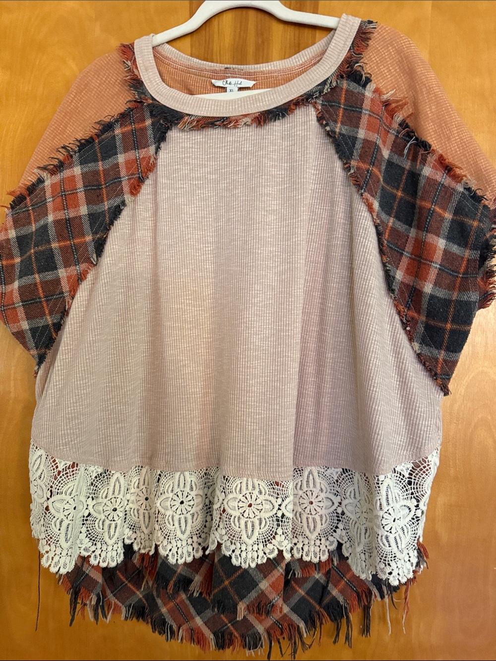 Oli & Hali Cream Waffle Raglan Top with Rust Plaid Sleeves and Lace LIKE NEW